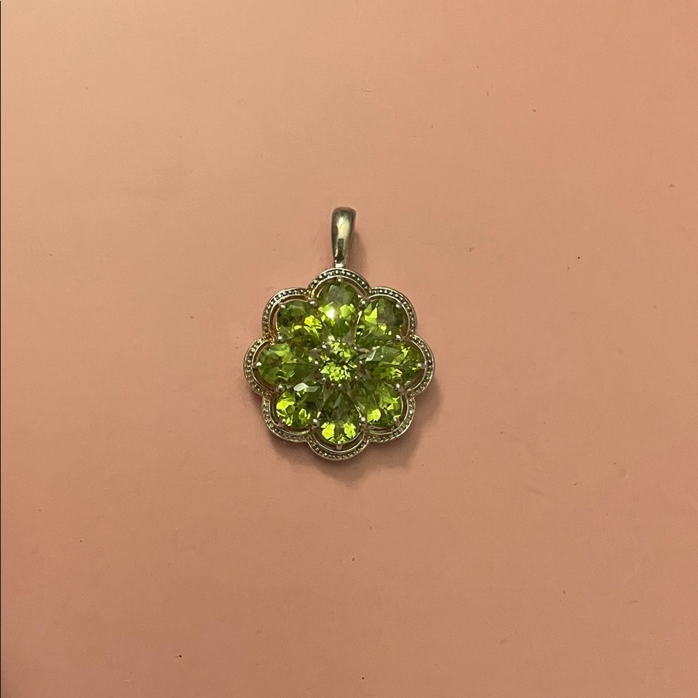 Elegant Green Floral Pendant